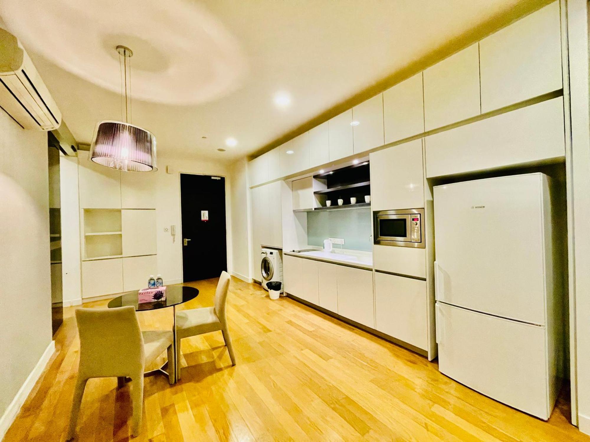 Platinum Klcc By Black Apartment