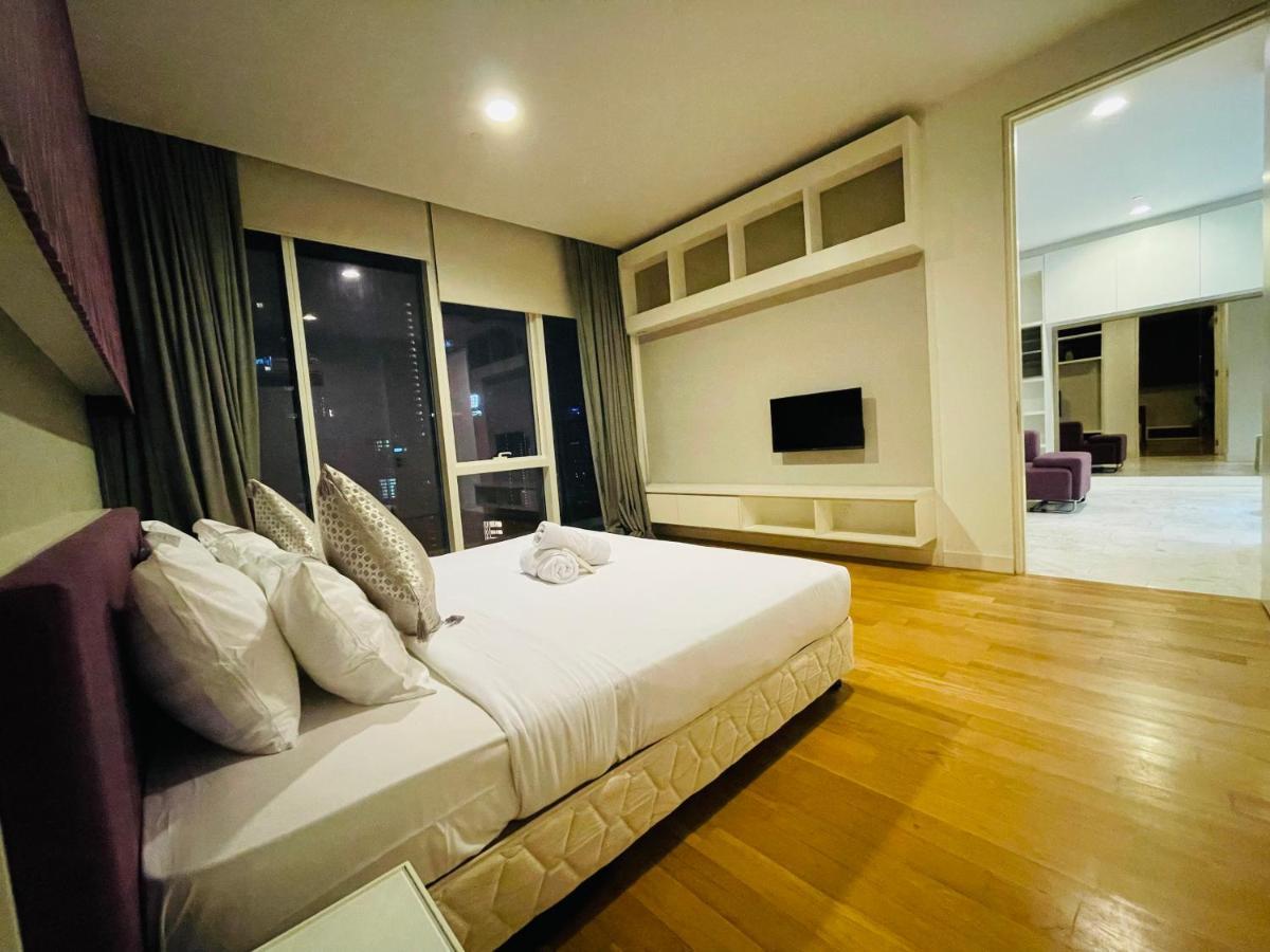 Platinum Klcc By Black Apartment *