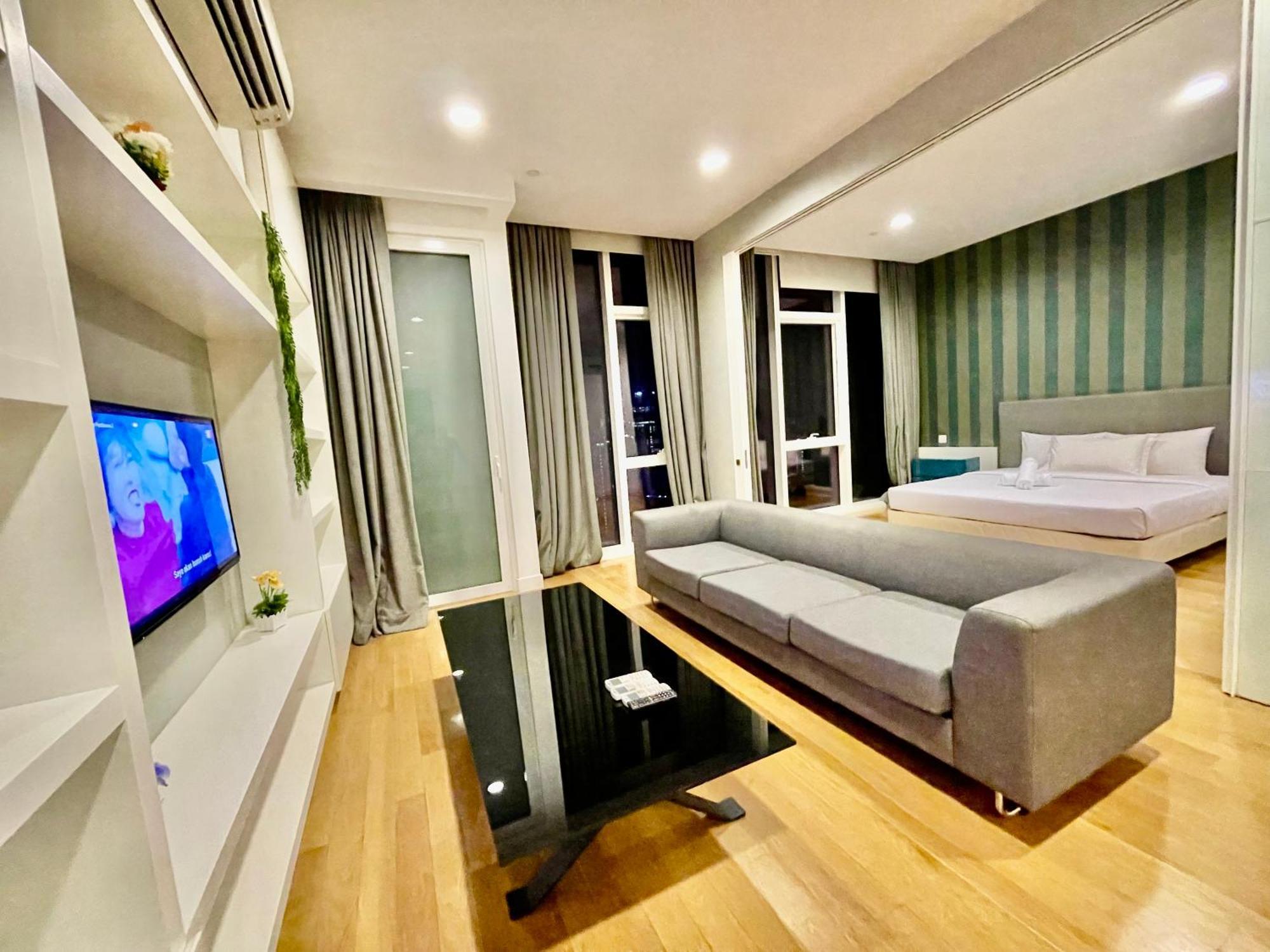 Platinum Klcc By Black Apartment *